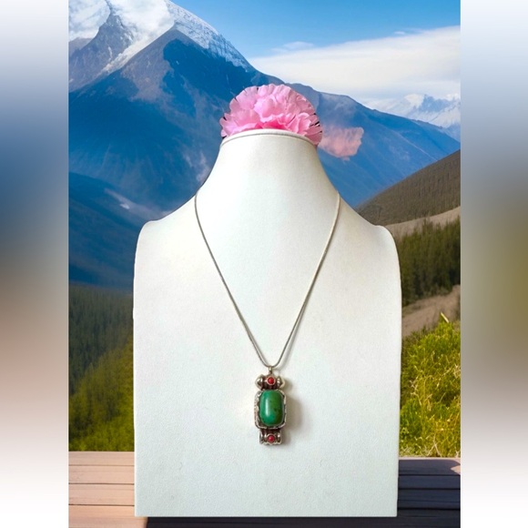 Vintage & Hand Carved Auspicious Floral Pattern Tibetan Green Turquoise Pendant - Picture 4 of 10